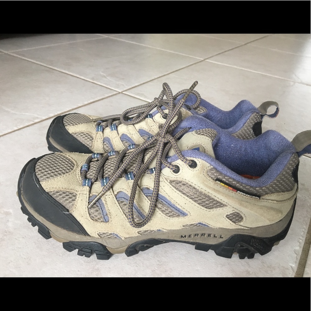 Women’s size 10.5 Merrell Moab low hiking shoe